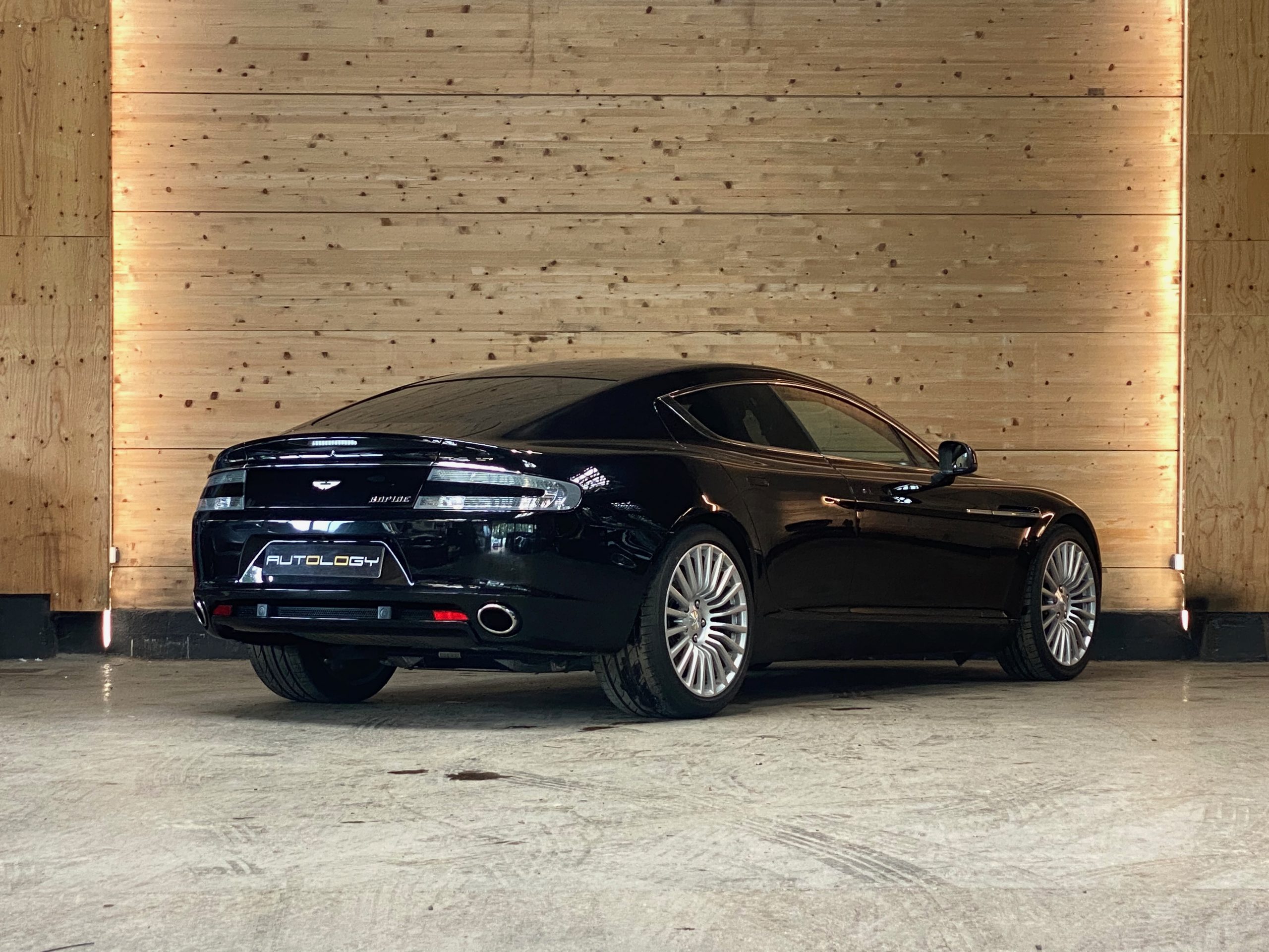 Aston Martin Rapide S Zadní pohled