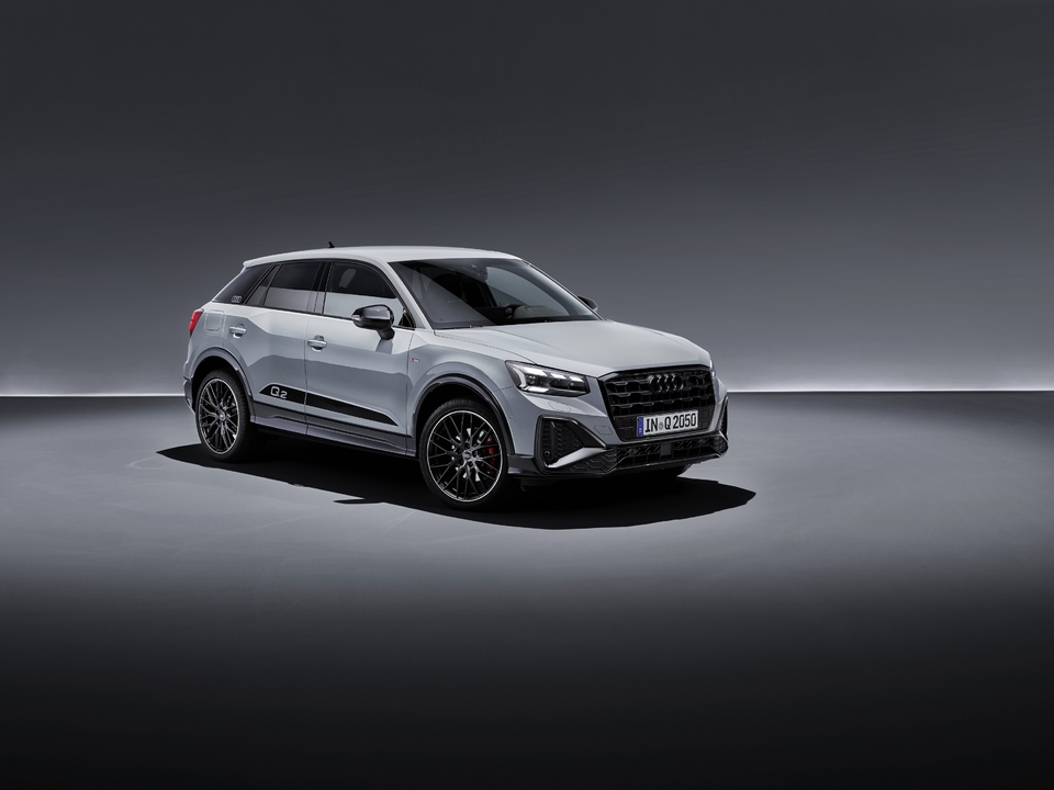 Audi Q2 35 TFSI Business Edition Čelní pohled