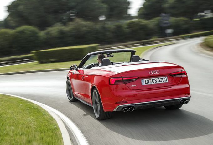 Audi S5 Cabriolet TFSI Quattro Pohľad zozadu