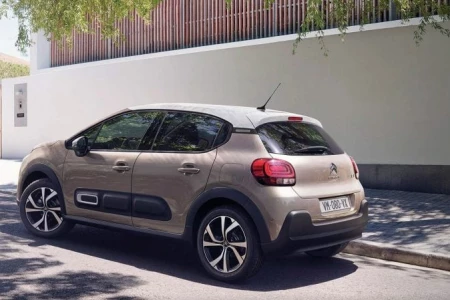 Miniaturansicht von Citroen C3 PureTech 83 Live Rückansicht
