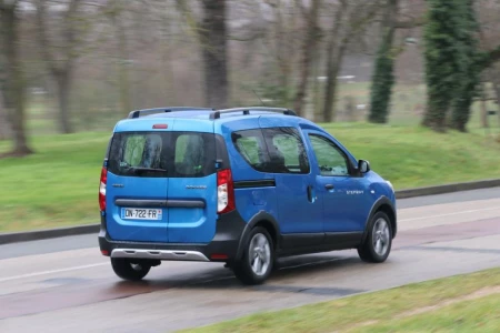 Náhľad Dacia Dokker TCe 130 Essential Pohľad zozadu