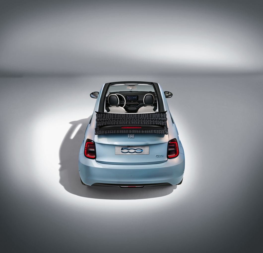 Fiat 500e Action Rear view