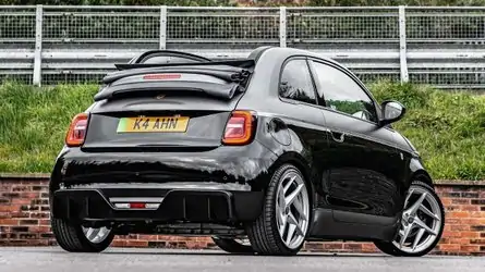 Fiat 500eC Passion Zadní pohled