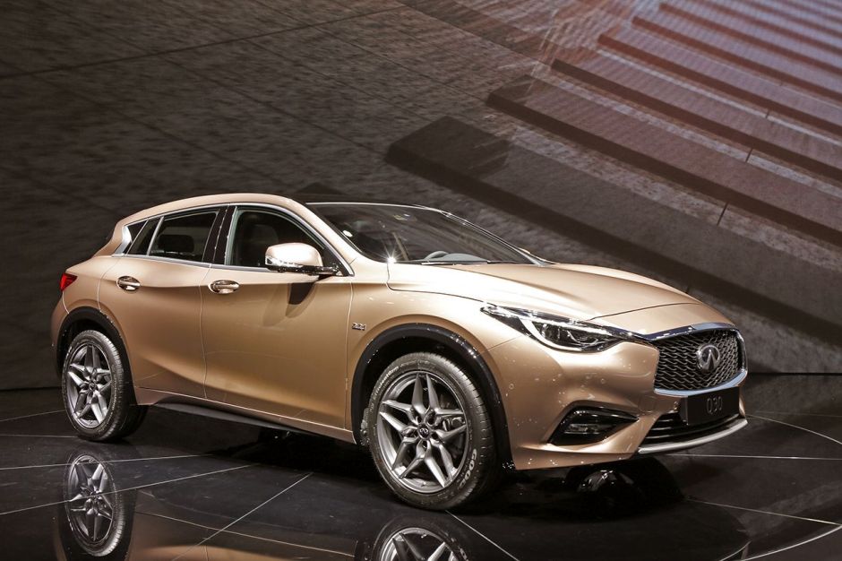 Infiniti Q30 2.2d Luxe Front