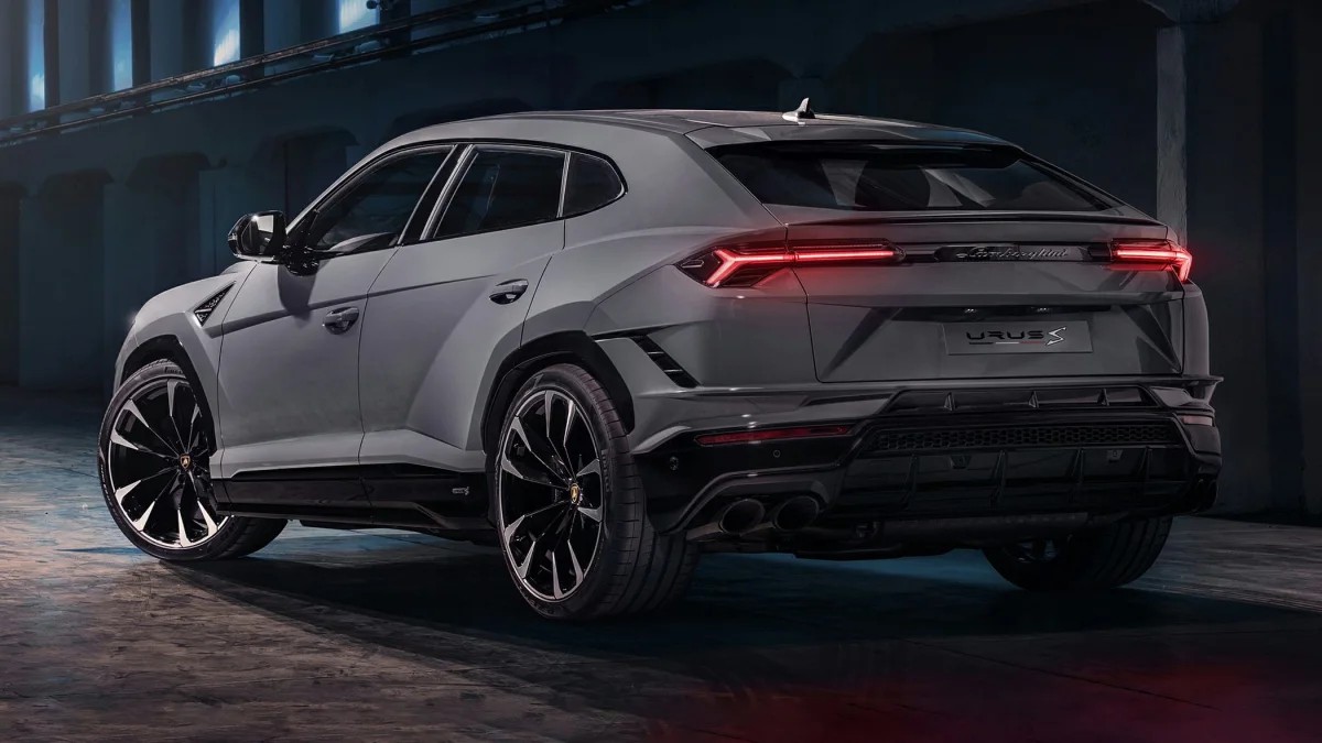 Lamborghini Urus Rear view