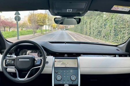 Miniaturansicht von Land Rover Discovery Sport P300e PHEV SE Innere