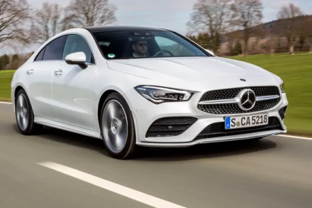 Náhľad Mercedes-Benz CLA 220 D 4MATIC Pohľad zpredu