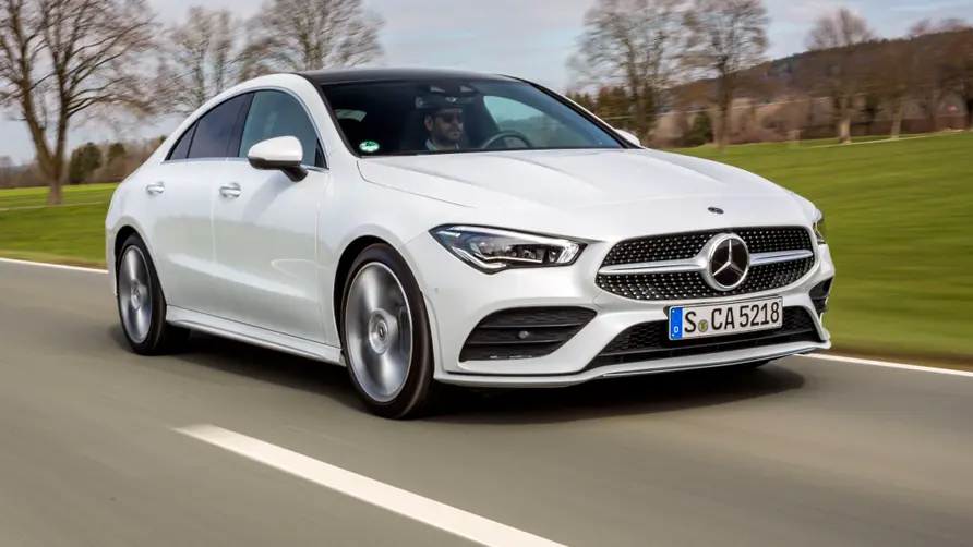 Mercedes-Benz CLA 220 D 4MATIC Pohľad zpredu