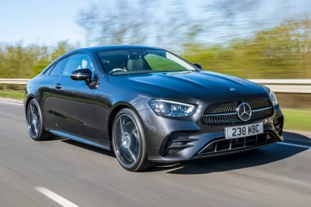 Miniaturansicht von Mercedes-Benz E 450 4MATIC Coupe Vorderansicht