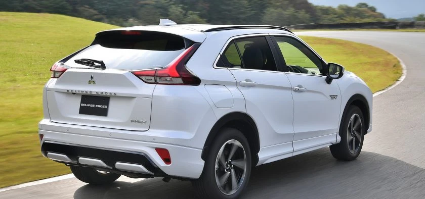 Mitsubishi Eclipse Cross 1.5 DI-T 2WD Intense Rear view