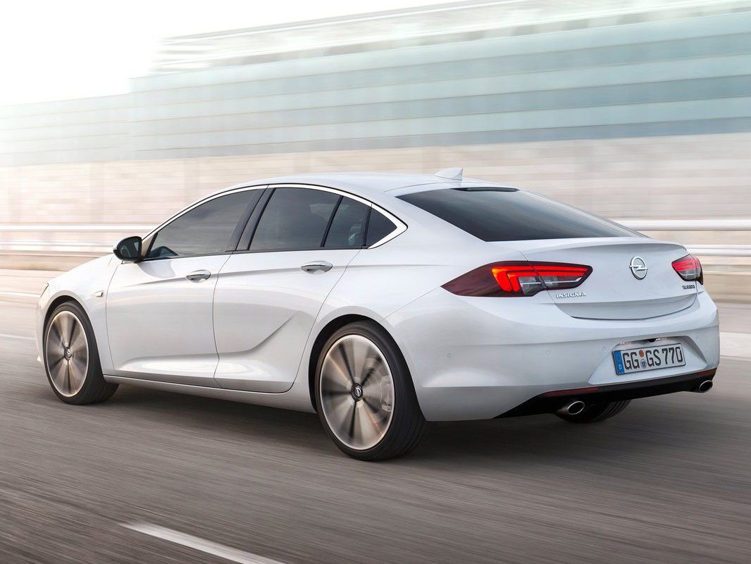 Opel Insignia Grand Sport 2.0 CDTI 174hp 4x4 Ultimate Zadní pohled
