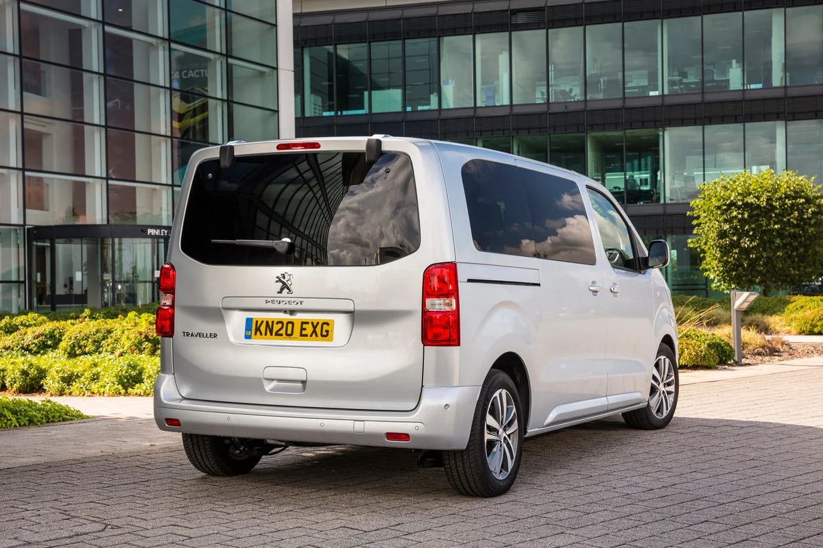 Peugeot E-Traveller Standard 50kWh Business VIP Pohľad zozadu