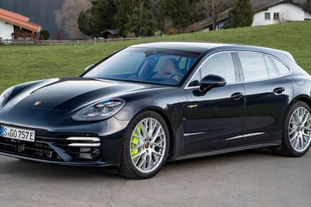 Náhled Porsche Panamera GTS Sport Turismo Čelní pohled