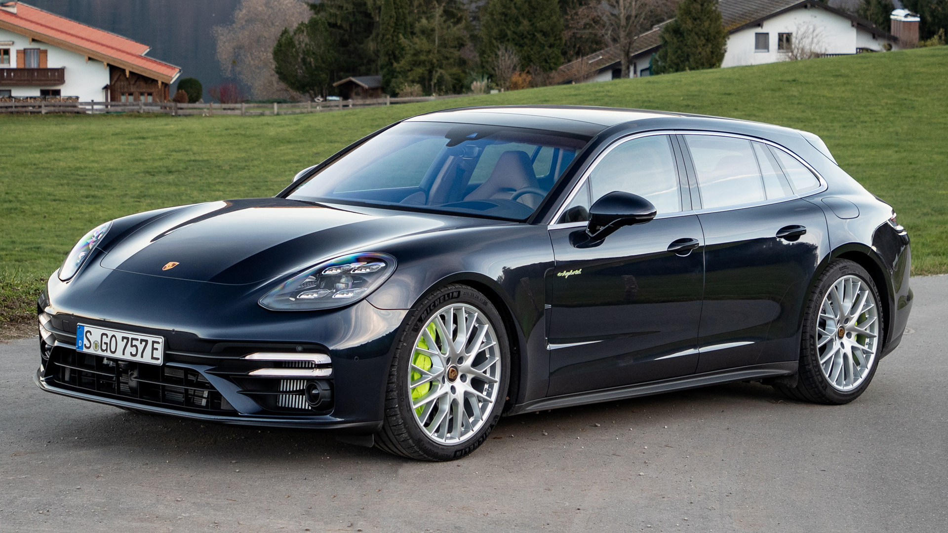 Porsche Panamera GTS Sport Turismo Čelní pohled