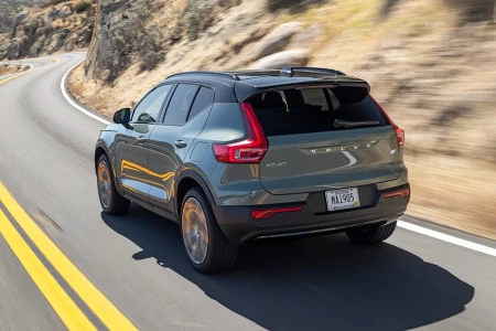 Náhľad Volvo XC40 Recharge P8 AWD Pohľad zozadu