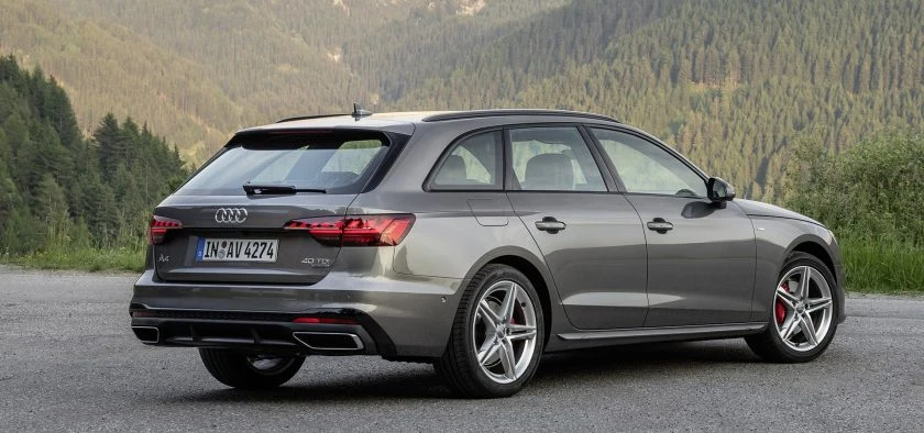 Audi A4 Avant 40 TFSI Quattro S Edition Zadní pohled