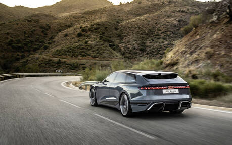 Audi A6 Avant 45 TFSI S Edition Rear view