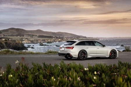 Thumbnail of Audi RS6 Avant Quattro Rear view