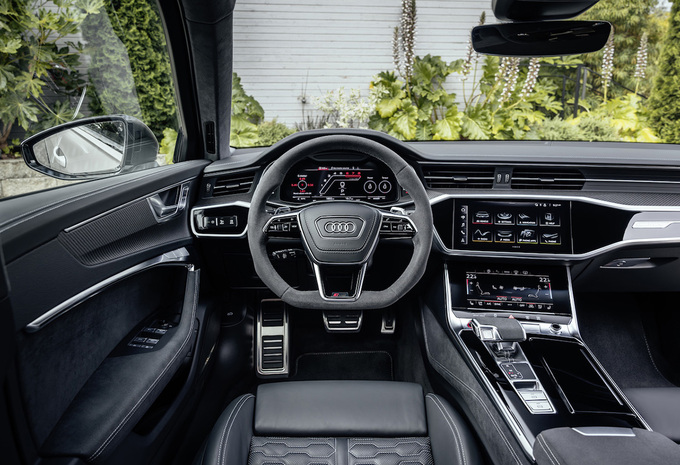 Audi RS6 Avant Quattro Interior