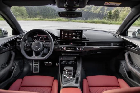 Náhľad Audi S4 TDI Avant Quattro Interiér