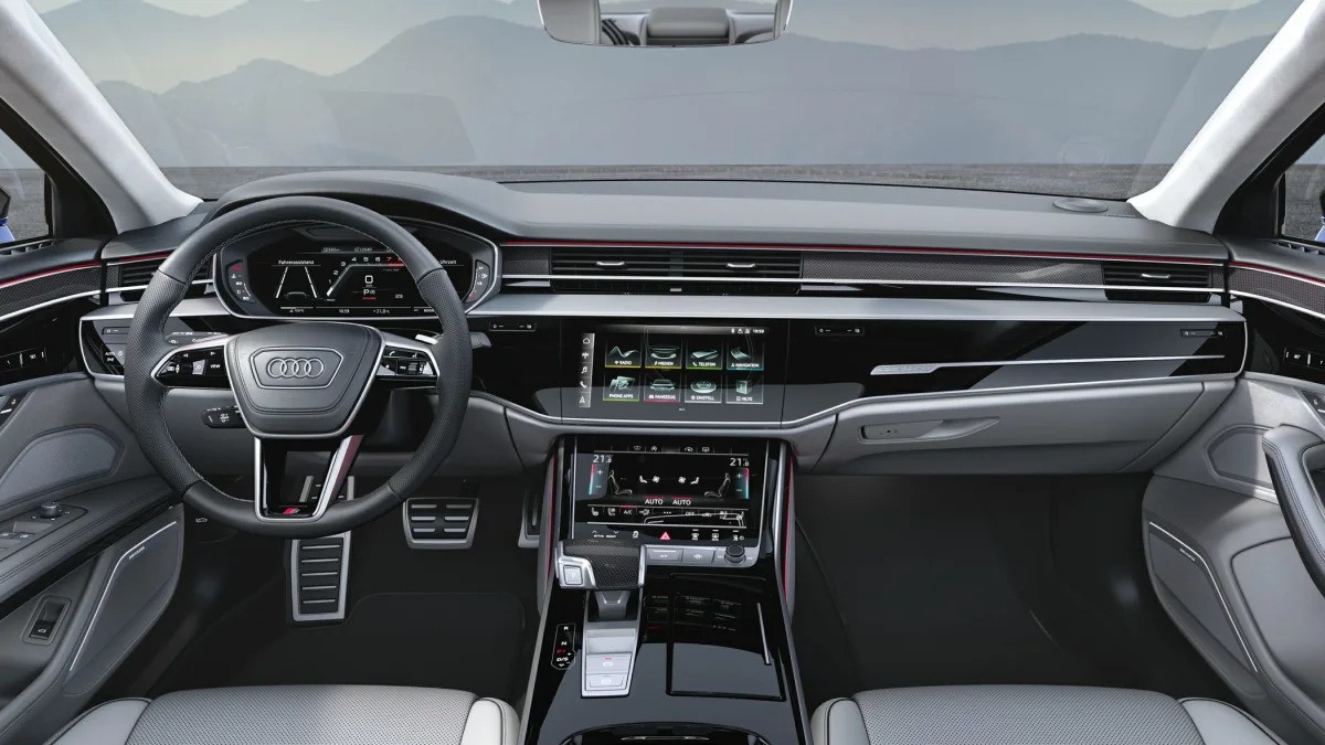 Audi S8 Interiér