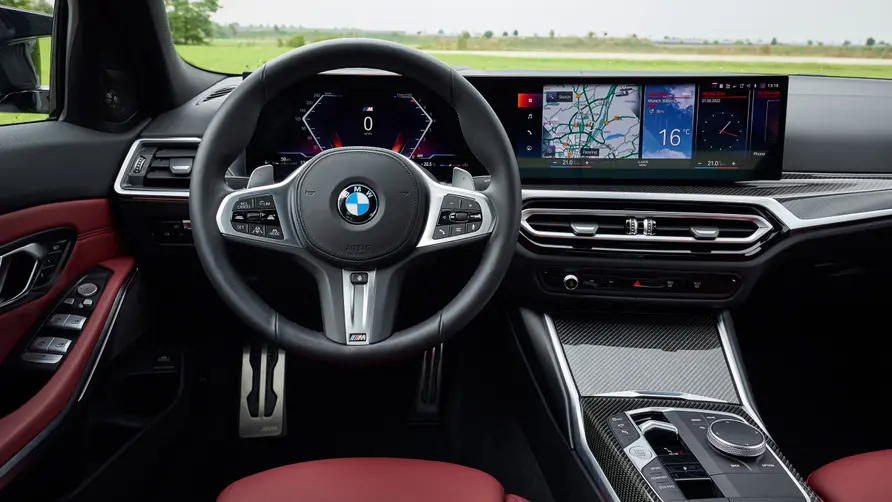 BMW 330e XDrive Interiér