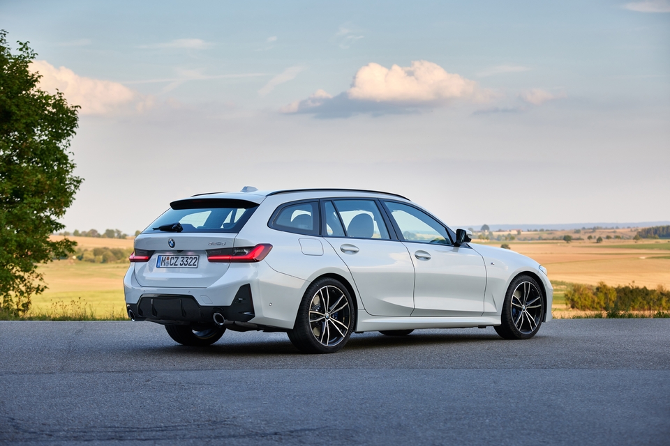BMW M340d XDrive Touring Zadní pohled