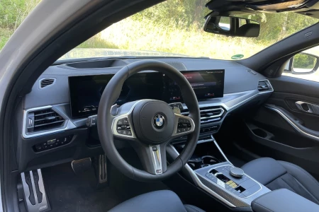Náhled BMW M340d XDrive Touring Interiér