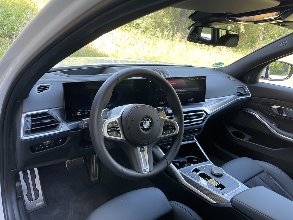 BMW M340d XDrive Touring Interiér