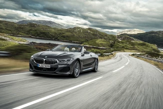 Thumbnail of BMW 840i XDrive Cabrio Front view