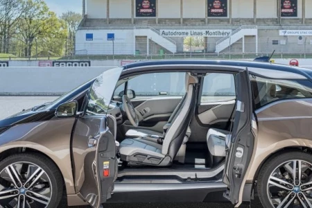 Náhled BMW I3s 120Ah Dark Shadow Edition Čelní pohled
