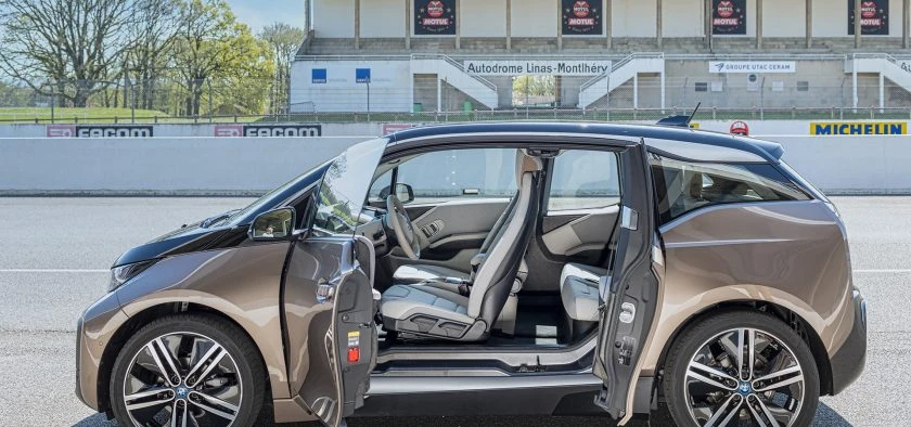 BMW I3s 120Ah Dark Shadow Edition Čelní pohled