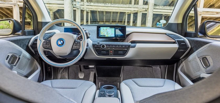 BMW I3s 120Ah Dark Shadow Edition Interiér