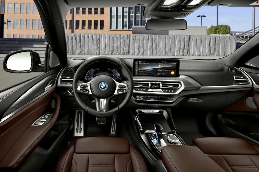 BMW IX3 Executive Interiér
