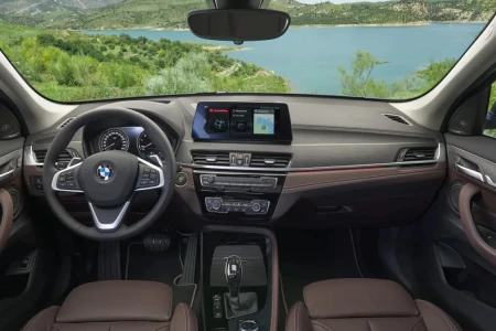 Náhled BMW X1 XDrive25e Interiér