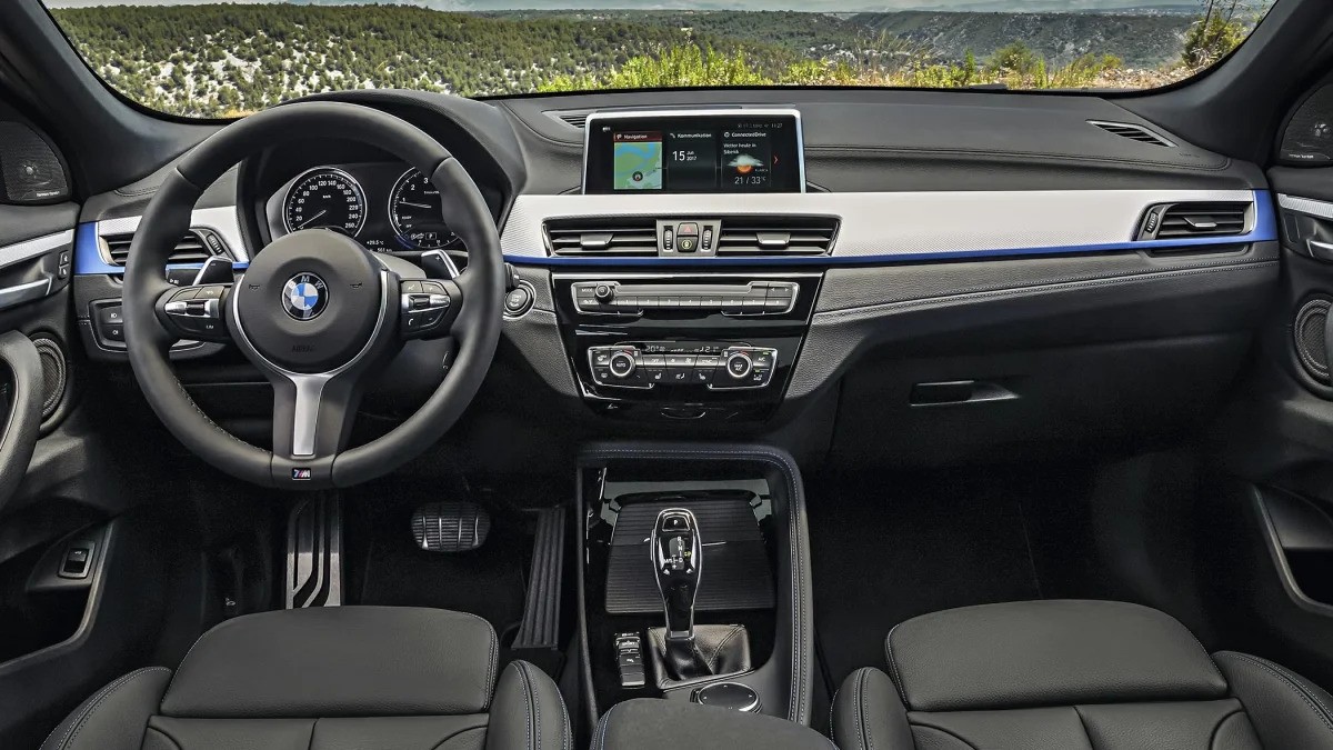 BMW X2 XDrive25e Interiér