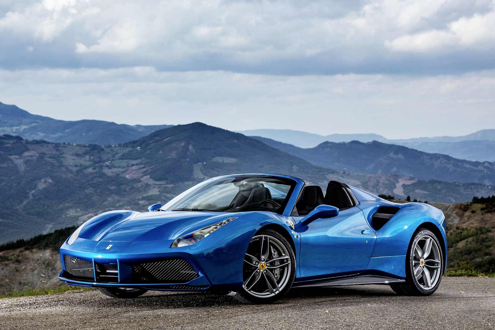 Ferrari 488 Spider Pista Čelní pohled