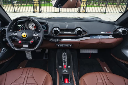 Náhľad Ferrari 812 GTS Interiér