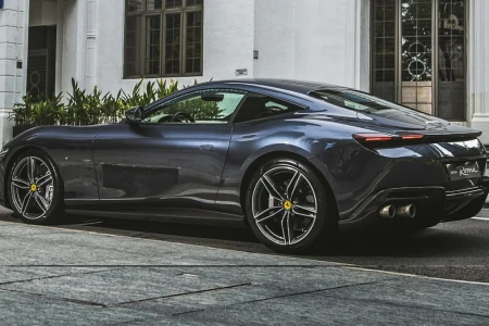 Miniaturansicht von Ferrari Roma Rückansicht