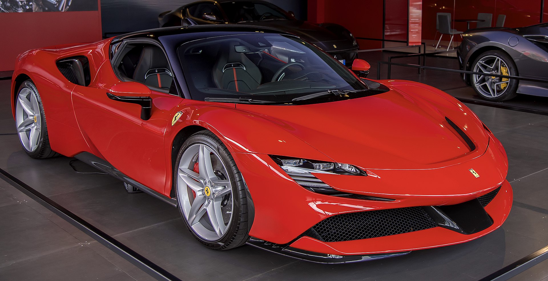 Ferrari SF90 Stradale Pohľad zpredu