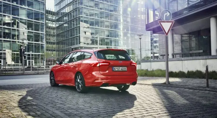 Ford Focus Wagon 1.0 EcoBoost 125hp MHEV ST Line X Business Zadní pohled