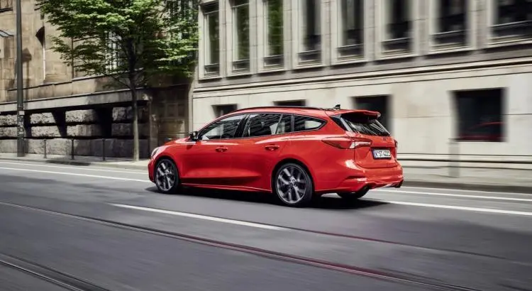 Ford Focus Wagon 1.0 EcoBoost 125hp MHEV ST Line X Business Čelní pohled