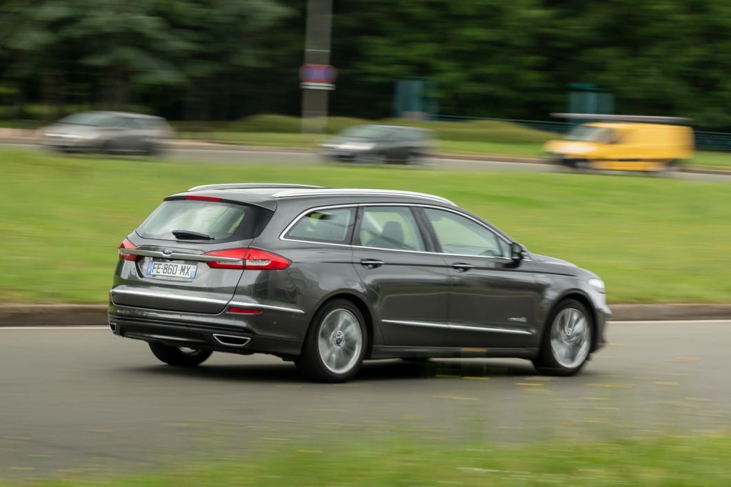 Ford Mondeo Hybride Vignale Rückansicht