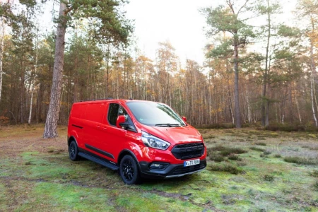 Náhled Ford Transit Custom L2H1 290 185hp Sport Čelní pohled