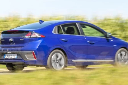 Náhľad Hyundai Ioniq 1.6 GDI PHEV Premium Design Pohľad zozadu