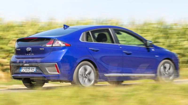 Hyundai Ioniq 1.6 GDI PHEV Premium Design Pohľad zozadu