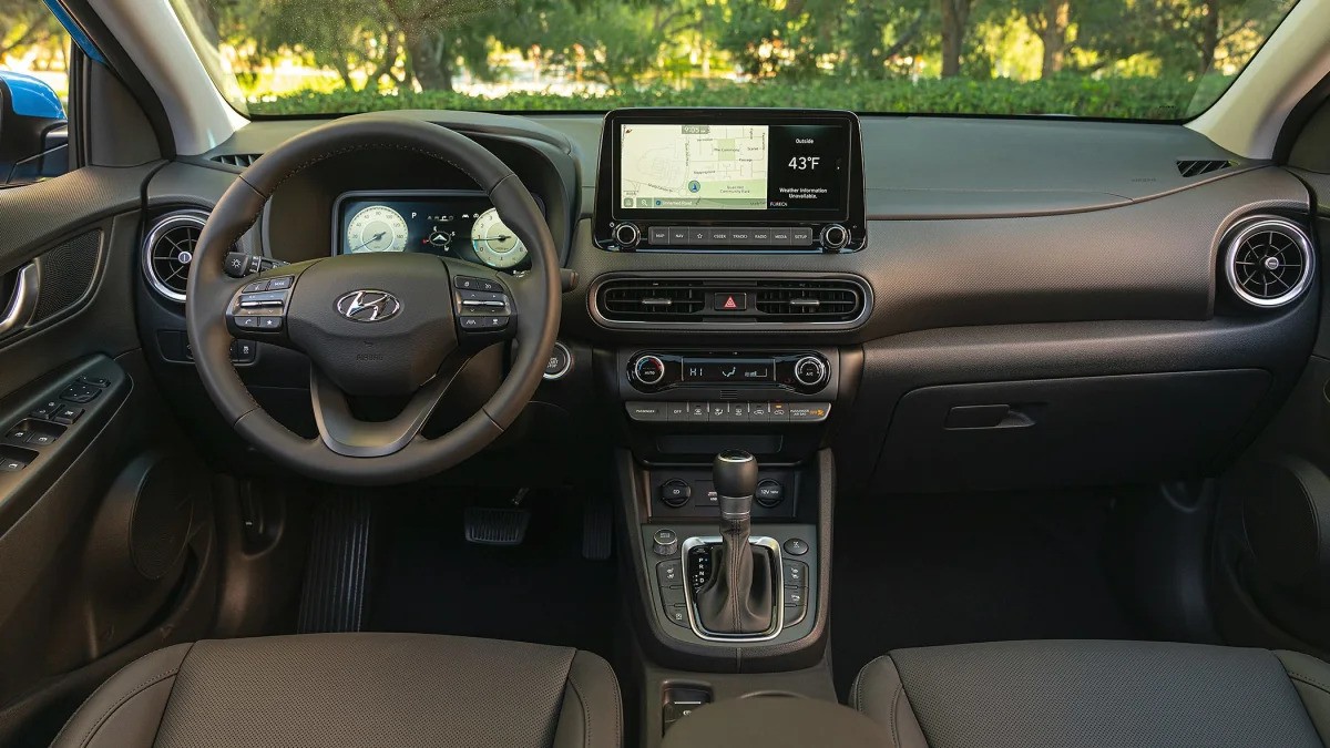 Hyundai Kona 1.6 GDI HEV Premium Sky Interiér