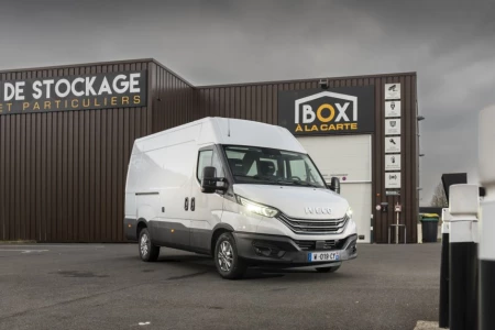 Miniaturansicht von Iveco Daily 35S15V 3520 H2 2.3 Vorderansicht