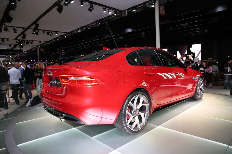 Jaguar XE P250 R-Dynamic Black Zadní pohled