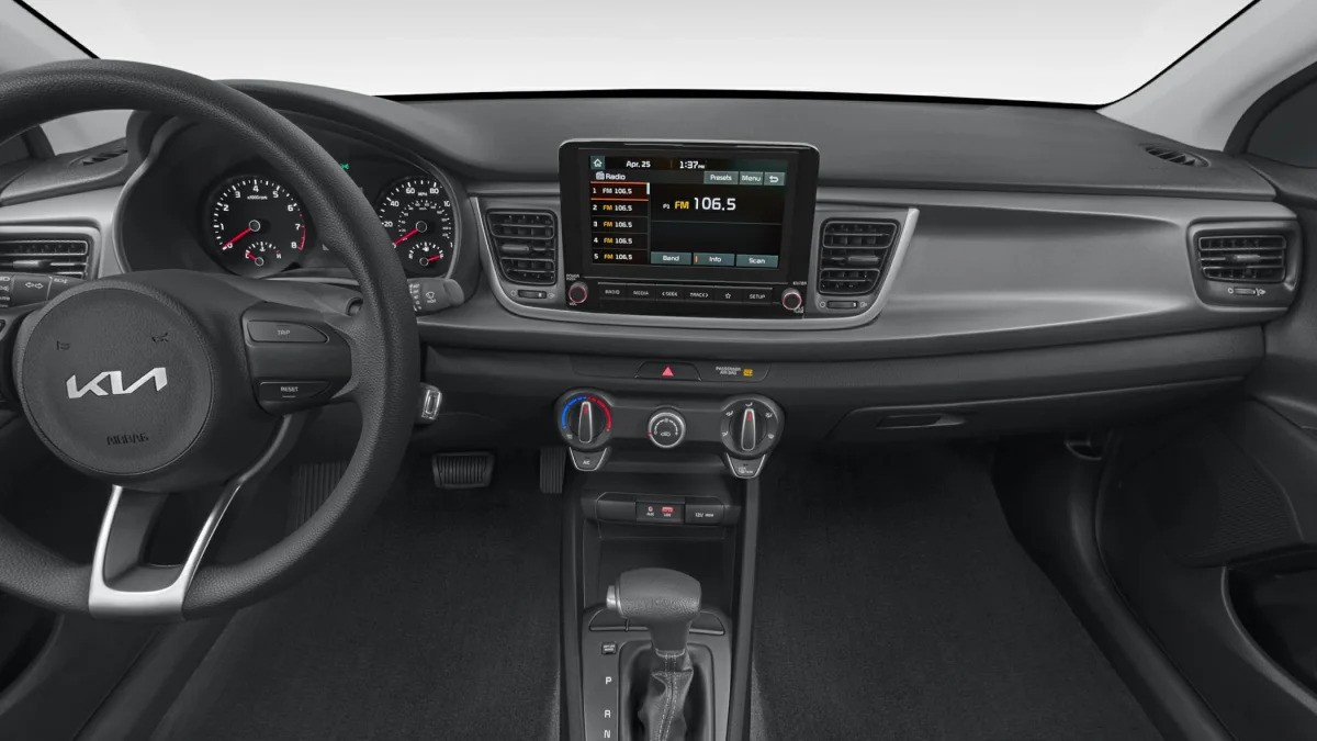 Kia Rio 1.0 T-GDI MHEV 120hp DynamicPlusLine Interiér